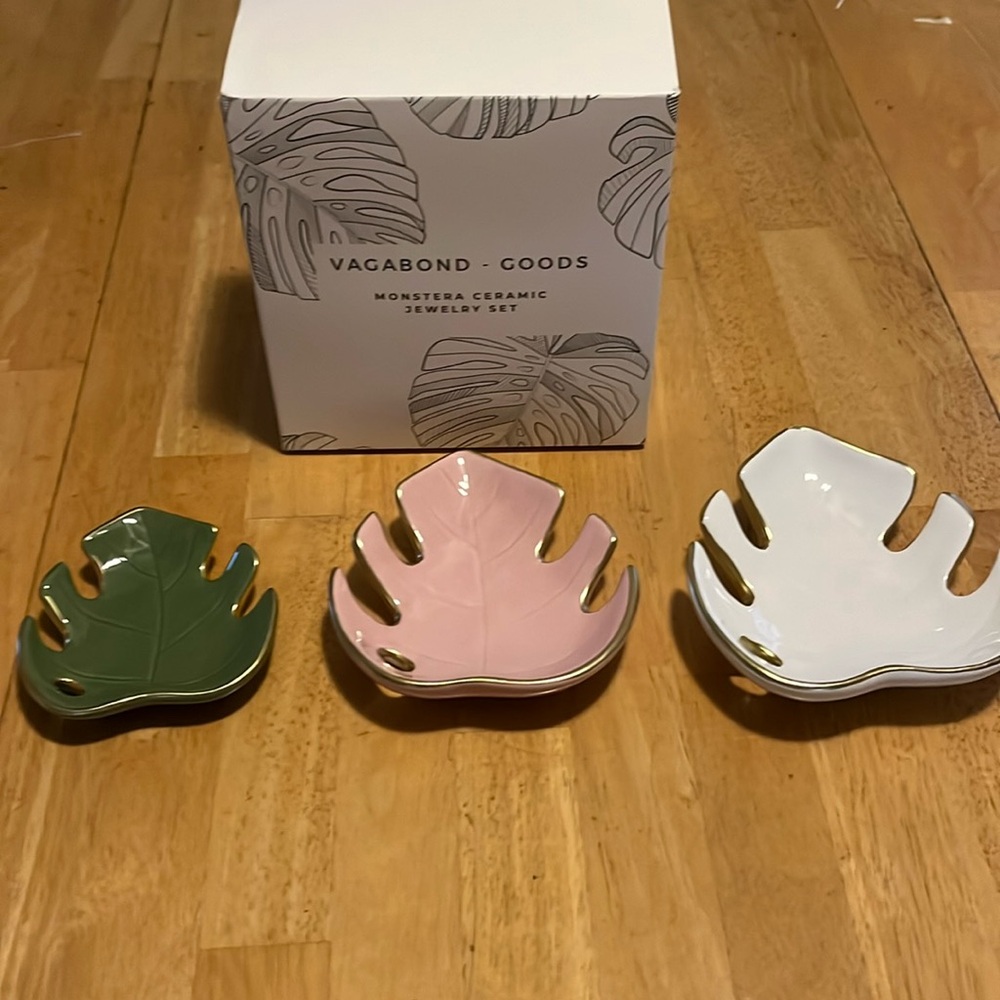 Vagabond Goods, Monstera Ceramic Jewelry Set, pink, green and white.